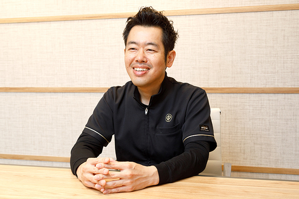 天満コンセプトP歯科 「病気になってから治すのではなく、予防が大切」と話す末松院長