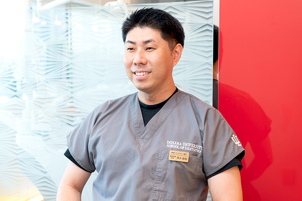 新宿フロントタワー歯科 インプラント治療のメリットを語る茂木院長