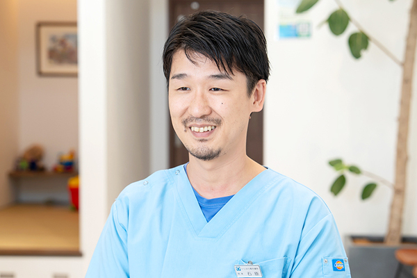 いしはら総合歯科 歯周病治療は口内の健康の基盤と話す石原院長