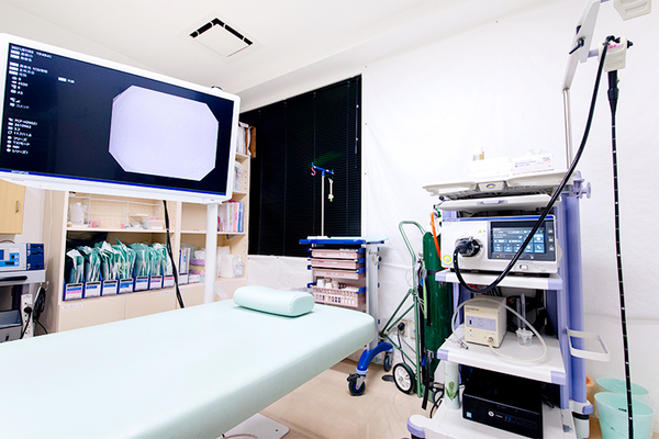 川崎溝の口こぐれ大腸胃食道の内視鏡・消化器内科クリニック 内視鏡室では音楽を流し、患者がリラックスできるよう配慮