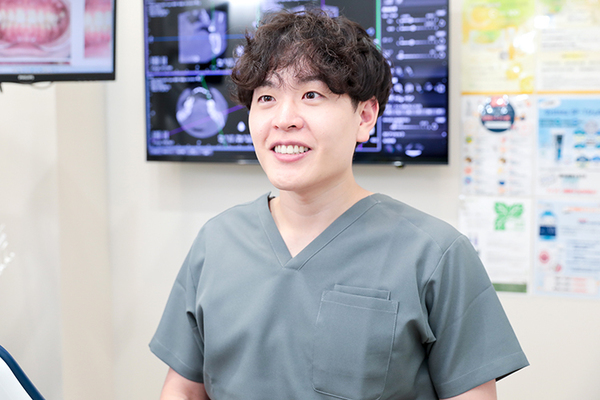 錦糸町ミント歯科クリニック 患者の不安感を少しでもなくせるよう尽力している大田院長