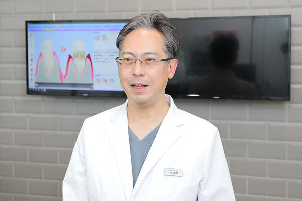 永福町駅前歯科・矯正歯科・小児歯科 子どもの歯で気になることは、気軽に尋ねてほしいと話す院長