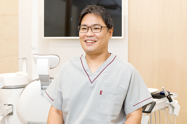 もん歯科・こども矯正歯科クリニック 「気軽に相談してほしい」と話す門中院長
