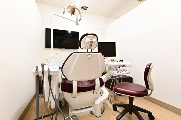 あいあーる歯科目黒駅医院 詰め物やかぶせ物に使用される素材の一つ、コンポジットレジン