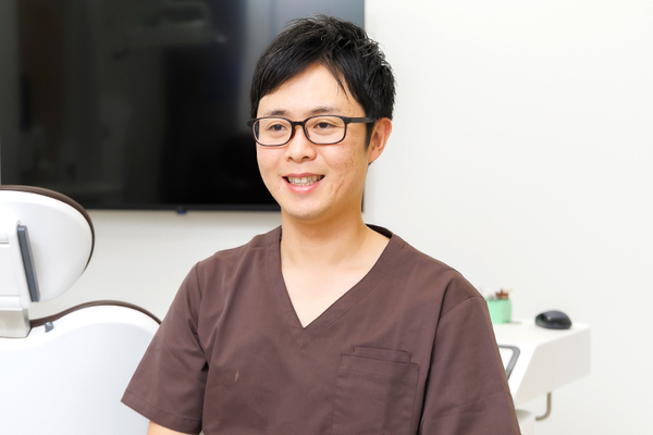 志賀本通たくみ歯科・矯正歯科 気になることはなんでもご相談くださいと話す内匠院長