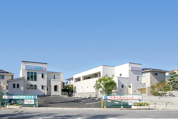 Ｍキッズクリニック 園内にはシャワーブースとキッチンも完備されている