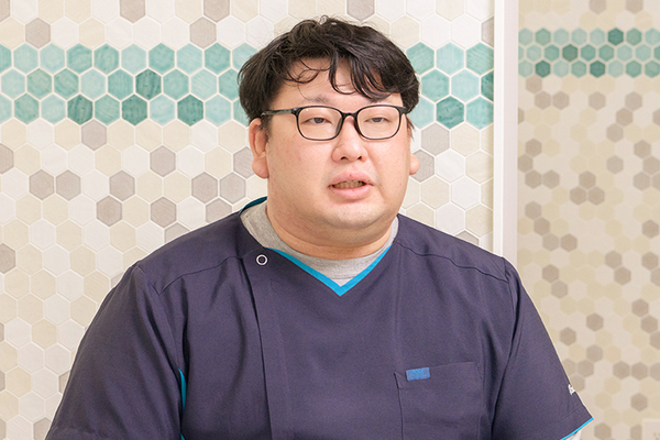 オーラルクリニックあさひろ 根管治療や審美歯科に詳しい榎貴紀先生