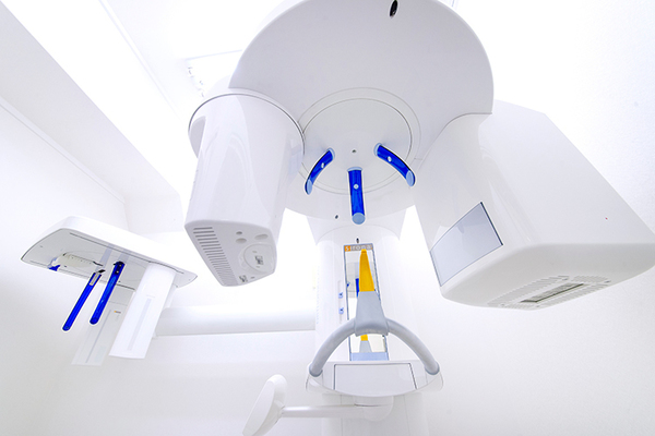 なまため歯科医院 正確な診断のために密な検査を行っている