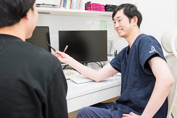 広島八丁堀内科・胃腸内視鏡クリニック 胃がんと大腸がんは早期発見早期治療が最も大切と訴える本田院長