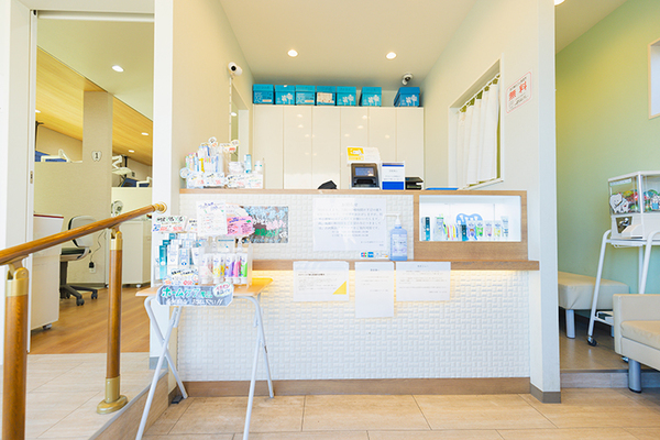 まつのき歯科クリニック 患者の健康のため、歯科衛生士と歯科医師が対等に意見を交わす