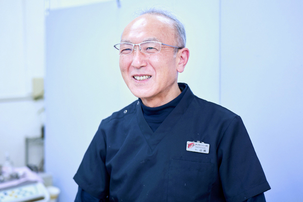 善行団地ファミリー歯科 早めの歯科医院デビューが大切と語る山崎先生