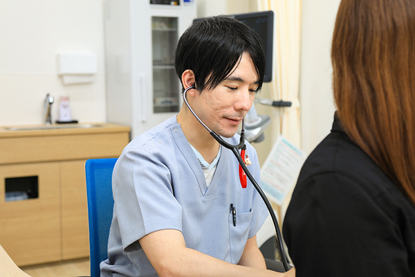 おおやま内科 長引く咳には注意し、専門のクリニックの受診をしてほしいと話す