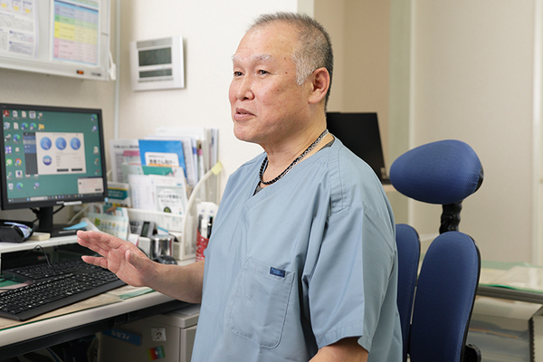 大槻医院大伴診療所 訪問診療について詳しく話している吉増院長