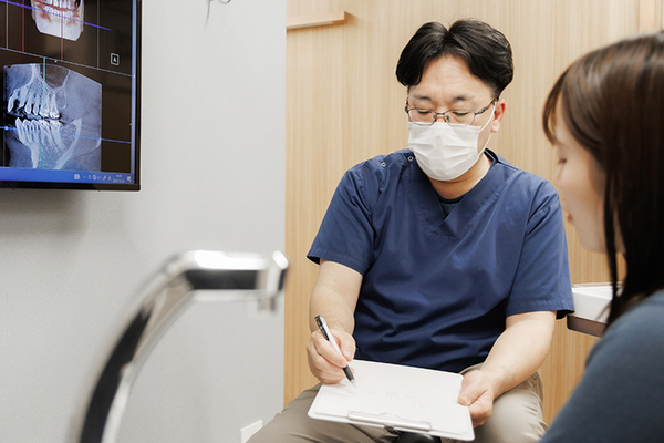 博多さとうBC歯科 患者一人ひとりに合った適切な治療法を提案している