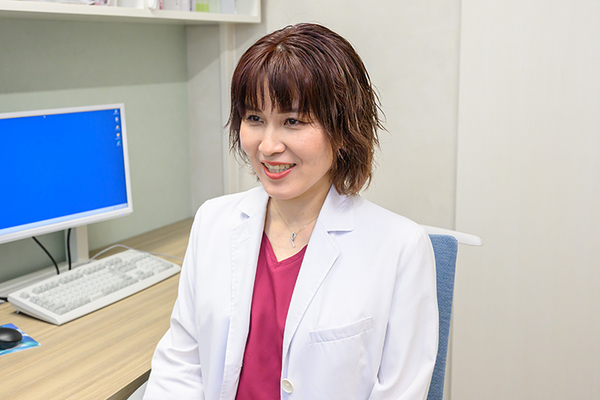 TAKAYO乳腺クリニック 約9人に1人が乳がんにかかる時代だと話す小林院長