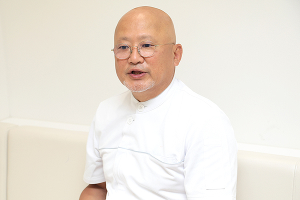 みやみつ整形外科リハビリクリニック ハイドロリリースについて詳しく話す院長