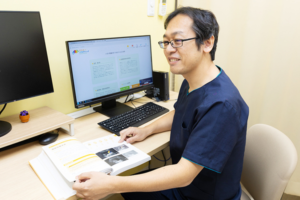 ひさとみこどもクリニック 腎臓疾患の種類について詳しく説明している久富院長