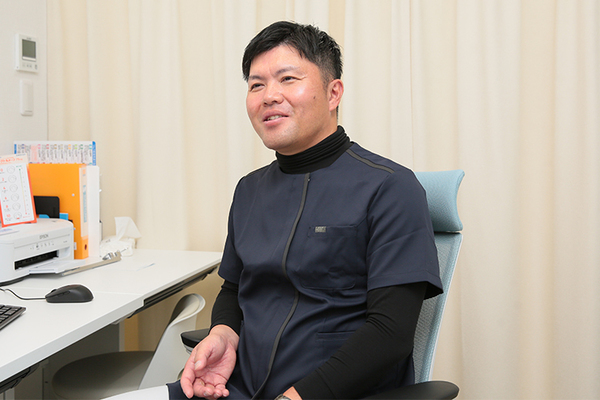 まつおか整形外科クリニック 症状に適した治療方法を選択することが重要と話す院長