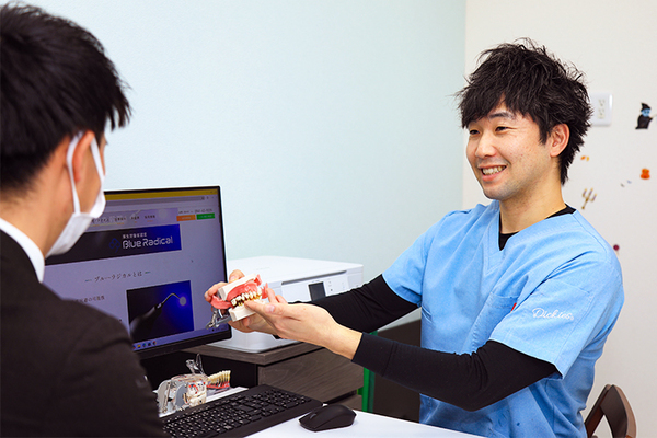Kuniデンタルクリニック 模型を使ってわかりやすい説明を心がける