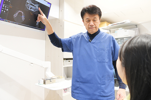 中冨歯科 モニターを使った丁寧な説明に力を入れる