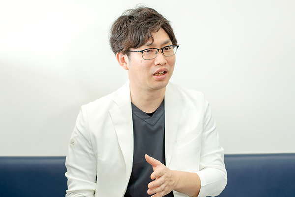 鶴橋整形外科クリニック 幅広い疾患でリハビリ可能なため気軽に相談してほしいと話す院長