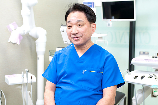 オカダ歯科クリニック 豊富な経験をもとに、難症例にも丁寧に向き合う岡田院長