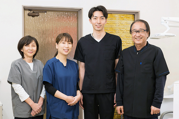 高田歯科医院 歯科医師・歯科衛生士が連携し、患者の口腔の健康を長く支える