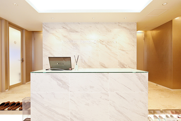 のかりや歯科 インプラント治療は、増設された自由診療専門フロアで行う