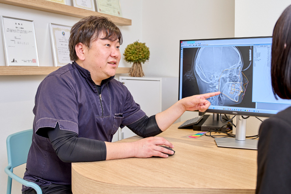 なかにし矯正歯科クリニック 穏やかな口調で丁寧に説明してくれる鷲見院長