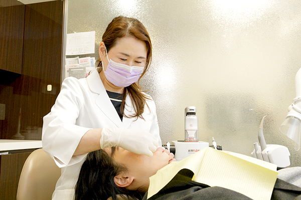 すがたデンタルクリニック 子どもを連れた来院も多く、健やかな成長を支えている