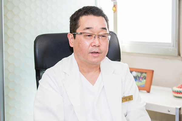 そごう心療内科クリニック 睡眠トラブルにはさまざまなタイプがあると話す十河院長