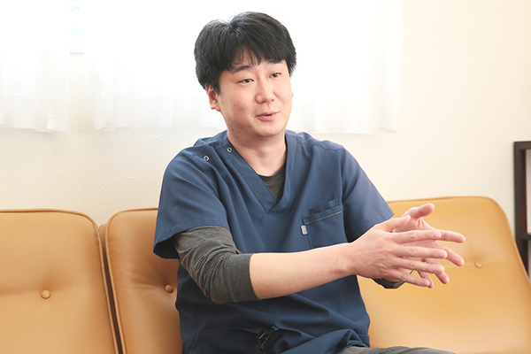 もり歯科医院 歯周病の初期段階を放置するリスクを話す院長