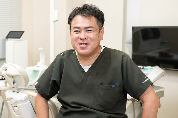 オータワ歯科クリニック 子どもの矯正の重要性について話す大多和先生