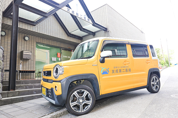 友成第二医院 地域の相談を受け止める落ち着いた外観