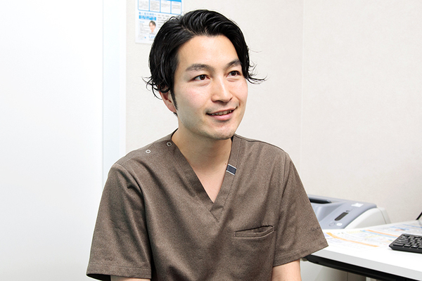 あしやプラスクリニック まずは気軽に訪問診療について相談してほしいと話す院長