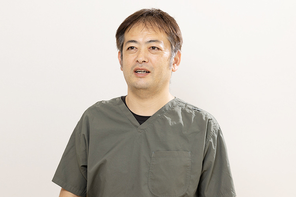 三軒茶屋もぐもぐごっくん歯科クリニック 予防歯科の重要性について話す田下院長