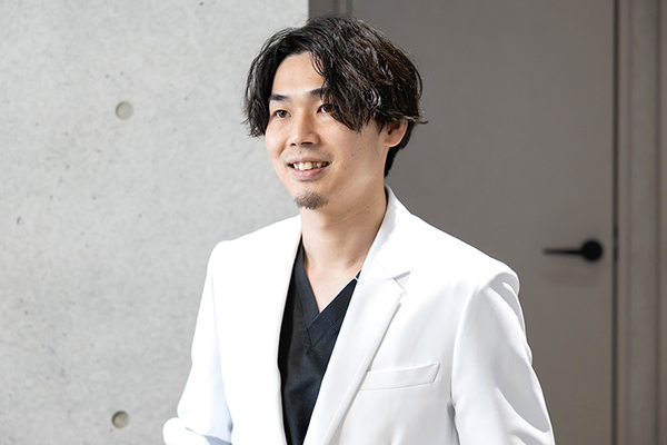 CLINICNo7名古屋伏見 院長の坂野文彦先生は、日本神経学会神経内科専門医の資格を持つ