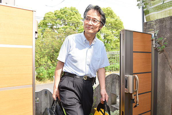 西大須 伊藤内科・血液内科 車で患者宅へ。訪問診療のため決まった時間に来てくれる