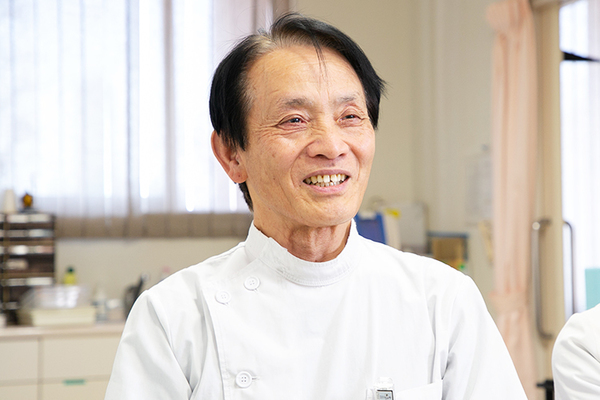 さぎ山クリニック 地域医療機関と連携し、患者を継続的に支援すると話す梅田院長