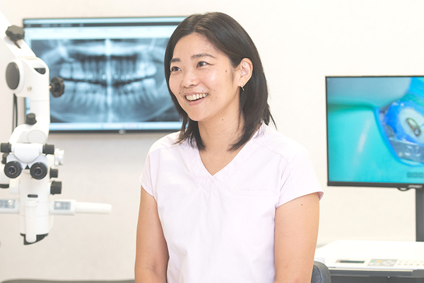 Bookmark Dental Clinic 明るい笑顔が印象的な坂詰院長