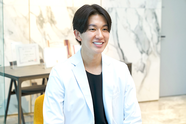天神HIT歯科・矯正歯科 歯周病治療について語る中村有佑院長