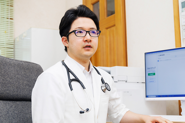 コスモクリニック 頭痛の症状はさまざま。種類を見極める上で問診が重要と話す