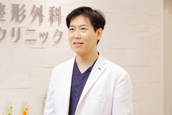 まえだ整形外科リウマチクリニック 専門性を生かし、地域全体で患者を支えると話す院長
