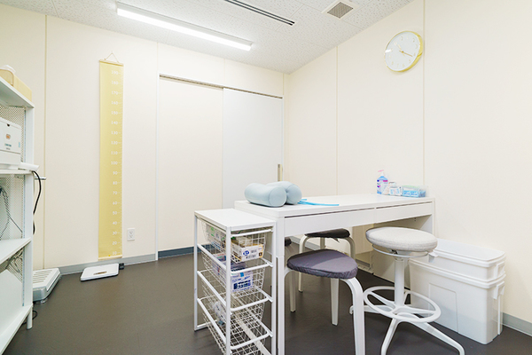 蒲田駅前やまだ内科糖尿病・甲状腺クリニック 広々とした清潔な検査室
