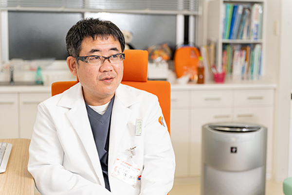 こうの整形外科クリニック 「患者さんに前向きに取り組んでほしい」と話す河野院長