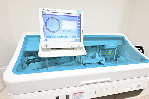 山岸クリニック相模大野 クリニックには即日で結果がわかる血液検査機器が整う
