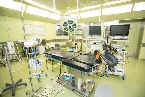 なかむらレディースクリニック 広々とした手術室。FT法の実績も豊富