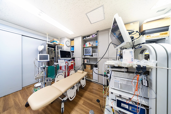 アルト新橋胃腸肛門内視鏡クリニック AIシステムを導入した内視鏡検査など先進の機器が並ぶ
