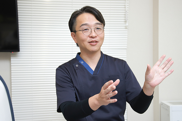 矢野歯科医院 患者への丁寧な説明を心がける院長