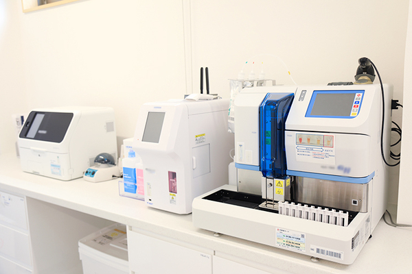 三好丘こば内科クリニック 新鋭の検査機器を取り入れ、検査の待ち時間を短縮